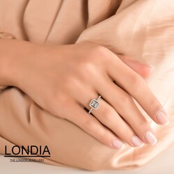 0.28 ct Diamond Baguette Engagement Ring / 1104579 - 3