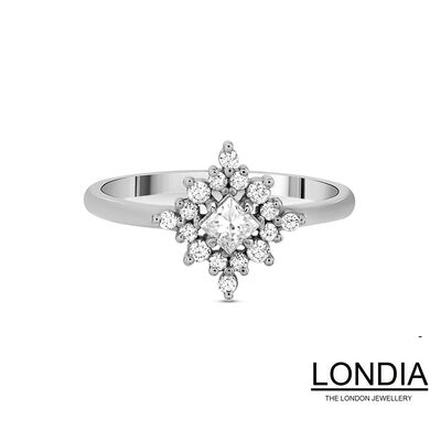 0.30 ct Princess Cut Side Diamond Engagement Ring / 1112536 - 2