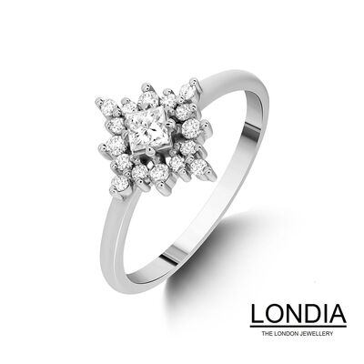 0.30 ct Princess Cut Side Diamond Engagement Ring / 1112536 - 1