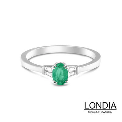 0.37 ct Oval Cut Emerald and 0.12 ct Diamond Engagement Ring / 1109164 - 1
