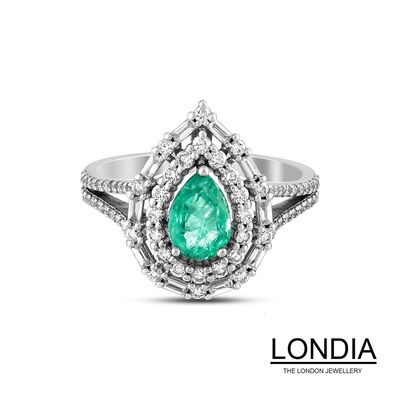 0.82 ct Pear Cut Emerald and 0.74 ct Diamond Engagement Ring / 1113444 - 1
