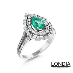 0.82 ct Pear Cut Emerald and 0.74 ct Diamond Engagement Ring / 1113444 - 2