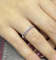 0.30 ct Londia Diamond 5 Stone Wedding Ring / 1135225 - 2
