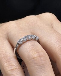 0.70 ct Londia Diamond 5Stone Wedding Ring / 1135299 - 3